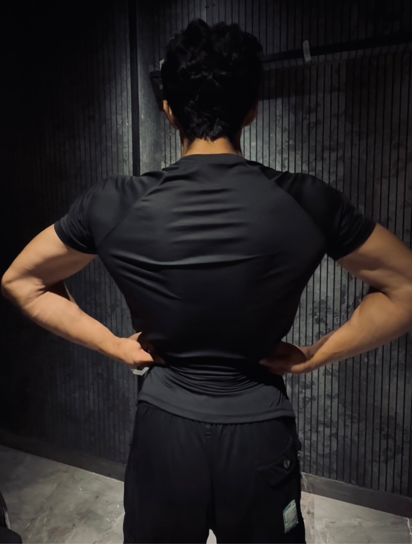 Muscle roll tee | Black